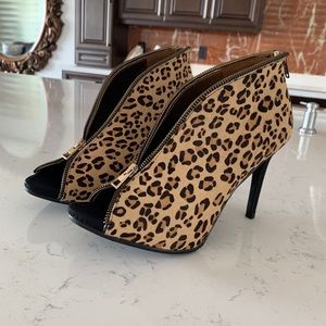 Carlos Santana Animal print Booties size 8.5